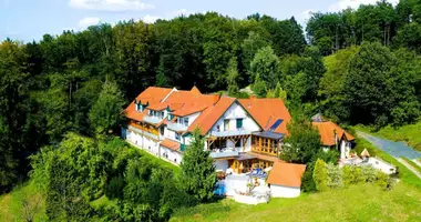 Hotel 7 560 m² en Bad Loipersdorf, Austria