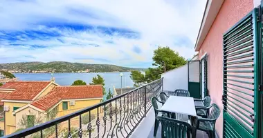 Villa 5 bedrooms in All countries