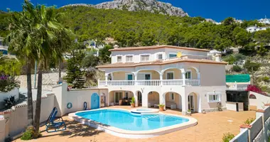 Villa  mit Parkplatz, mit Terrasse, mit Garten in Calp, Spanien