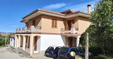 Townhouse 13 rooms in Terni, Italy