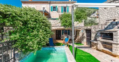4 bedroom house in Katun Rezevici, Montenegro