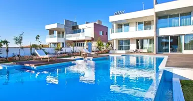 Haus 5 Schlafzimmer mit Meerblick, mit Schwimmbad, mit Überdachter Parkplatz in Agia Napa, Cyprus