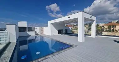 Penthouse 4 bedrooms in Mesa Geitonia, Cyprus