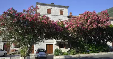 Villa 5 habitaciones con Doble acristalamiento, con Balcón, con Amueblado en Kotor, Montenegro