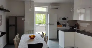 5 room apartment in Cegled, Hungary