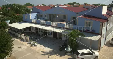 Nieruchomości komercyjne 1 180 m² w Nin, Chorwacja
