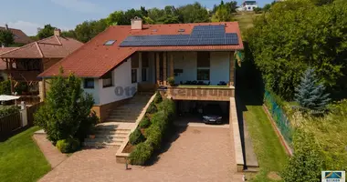 7 room house in Vac, Hungary