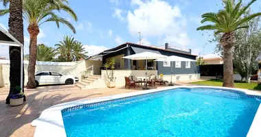 Villa 4 bedrooms in Torrevieja, Spain