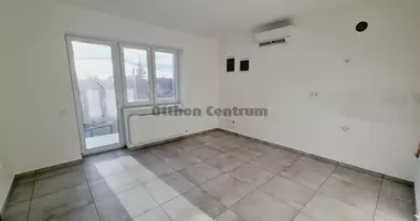 3 room apartment in Goedoello, Hungary