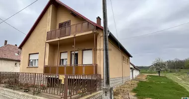 Haus 4 Zimmer in Aparhant, Ungarn