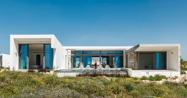 Villa  mit Fußbodenheizung, mit Überdachter Parkplatz, mit Privatpool in Tsada, Cyprus