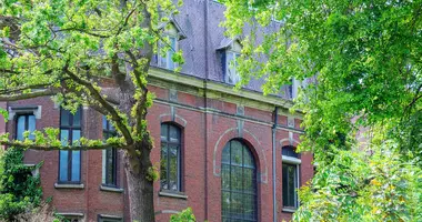 2 bedroom apartment in Tourcoing, France