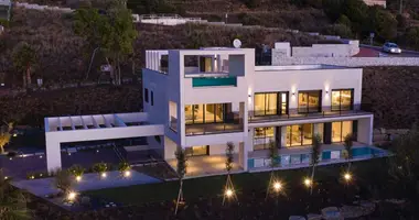 Villa 5 bedrooms in Benalmadena, Spain