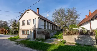 8 room house in Varpalota, Hungary