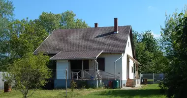 Dom 3 pokoi w Lajoskomarom, Węgry