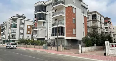 Apartamento 2 habitaciones con balcón, con airea acondicionado, con estacionamiento en Muratpasa, Turquía