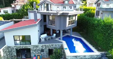 Villa 8 chambres avec Balcon, avec Vue sur la mer, avec parkovka dans Altintas, Turquie