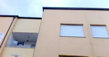 Apartamento 5 habitaciones en Terni, Italia