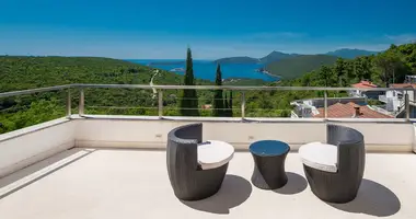 Apartamento 4 habitaciones en Lustica, Montenegro