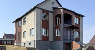 Casa 5 habitaciones en Uzda, Belarús