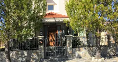 Maison 4 chambres dans Moniatis, Chypre