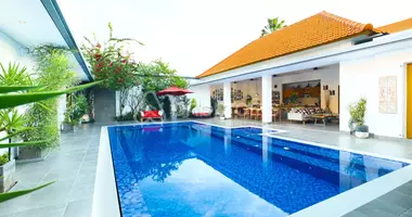Villa 4 bedrooms with Balcony, with Furnitured, with Air conditioner in Kerobokan, Indonesia