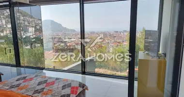 Villa 5 room villa with sea view, with swimming pool, with mountain view in Alanya, Turkey