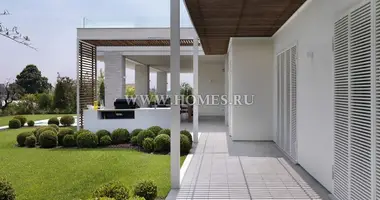 Villa 4 bedrooms with Air conditioner, with Garage, with Garden in Italy