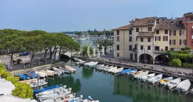 Penthouse 4 chambres dans Desenzano del Garda, Italie
