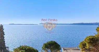 2 bedroom apartment in Gardone Riviera, Italy