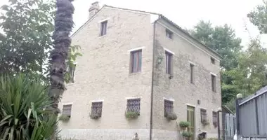 Дом 11 комнат в Терни, Италия