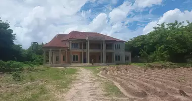 Mansion 5 bedrooms with balcony in Tanji, Gambia