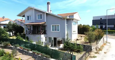 Villa 5 zimmer mit Balkon, mit Bergblick, mit Zentralheizung in Uelkue, Türkei