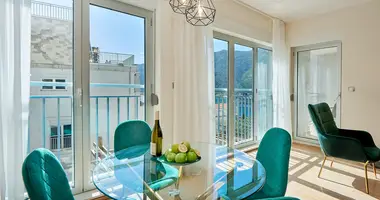 Apartamento 3 habitaciones en Dobrota, Montenegro