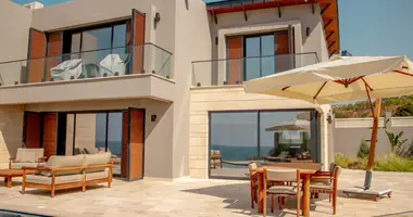 Villa 4 chambres avec Fenêtres double vitrage, avec Balcon, avec Interphone dans Kyrenia, Chypre du Nord