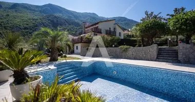 5 bedroom house in Skaljari, Montenegro