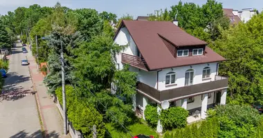 8 room house in Warsaw, Poland