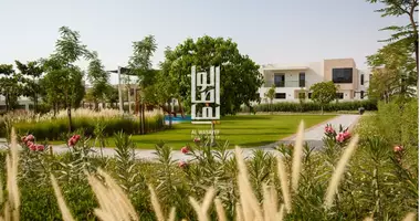 Villa 3 chambres avec Fenêtres double vitrage, avec Chauffage central dans Charjah, Émirats arabes unis