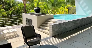 Condo 3 bedrooms with Swimming pool in Phuket, Thailand