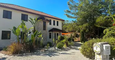 Casa 4 habitaciones en Asgata, Chipre