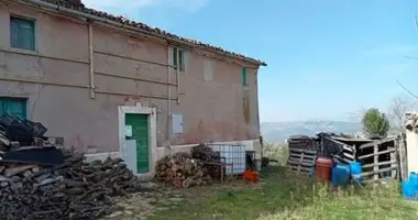 8 room house in Montappone, Italy