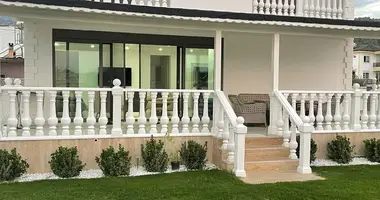 Villa 5 bedrooms in Muratpasa, Turkey