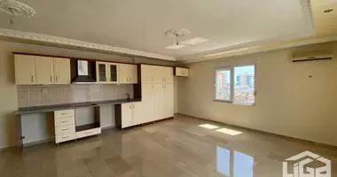 3 room apartment with elevator, with swimming pool, with garden in Alanya, Turkey