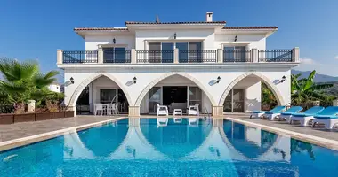 Villa  mit Meerblick, mit Schwimmbad, mit Panoramablick in Girne Kyrenia District, Nordzypern