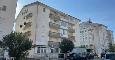 Multilevel apartments 3 bedrooms in Sutomore, Montenegro