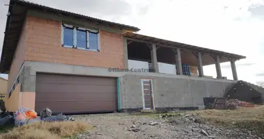 6 room house in Mogyorod, Hungary