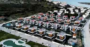Villa 4 habitaciones con acristalamiento con cámara, con balcón, con sistema de vigilancia de seguridad en Cesme, Turquía