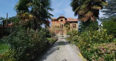 Villa 5 bedrooms in Ranco, Italy