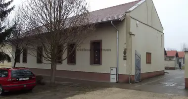 Commercial property 609 m² in Madaras, Hungary