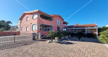 8 room house in Opcina Vir, Croatia